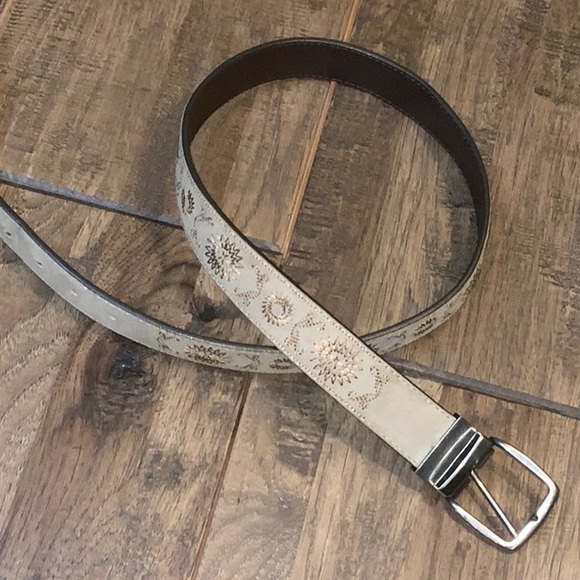 Aura by Wrangler leather belt. CLOSET CLEAR OUT - Picture 1 of 3